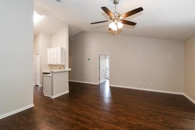 Building Photo - 14036 Crestwick Dr W