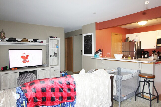 Building Photo - 1352 Cunat Ct