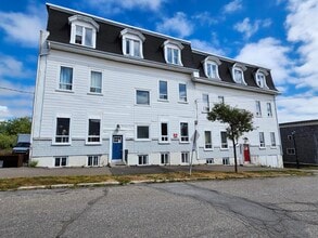 Building Photo - 120-120 Pitt St