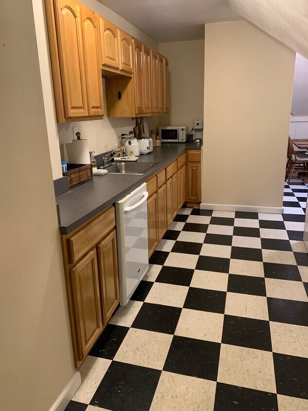 37 Maplewood Ave, West Hartford, CT 06119 House Rental in West