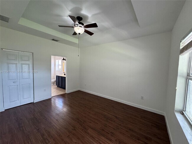 Foto del edificio - 2356 NE 3rd Ct
