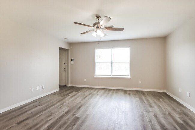 Foto del edificio - 28923 Village Creek Loop