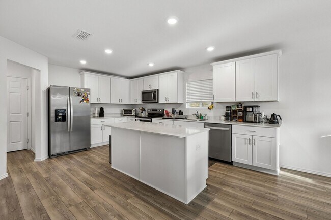 Foto del edificio - 832 Lake Fletcher Rd