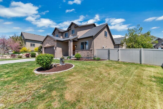 Foto del edificio - Beautiful home nestled in Pleasant Grove