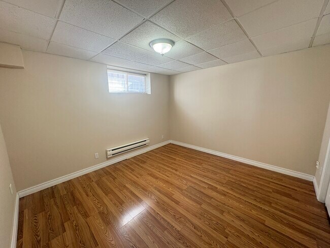 Photo du bâtiment - Spacious Two Bedroom Apartment in Stoney Creek