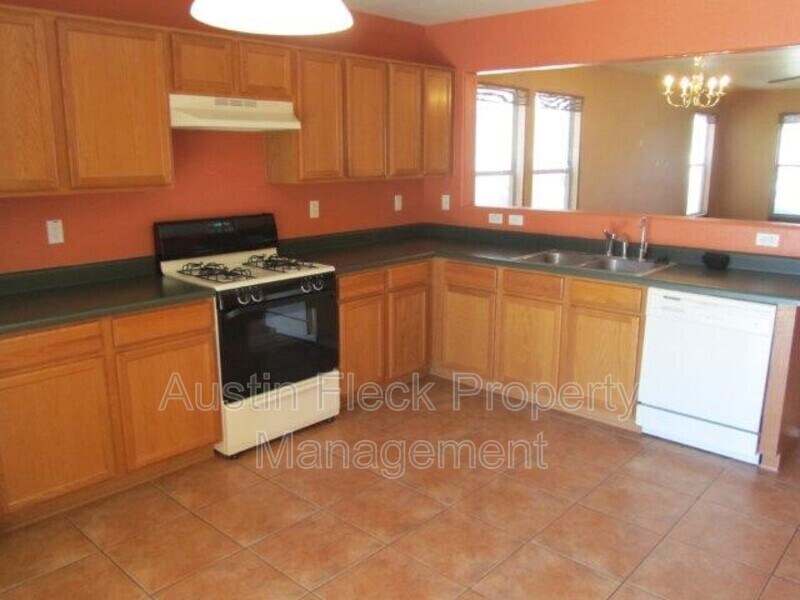Building Photo - 125 E Milada Dr