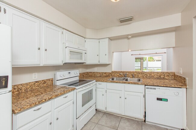Foto del edificio - 7346 Carrier Rd