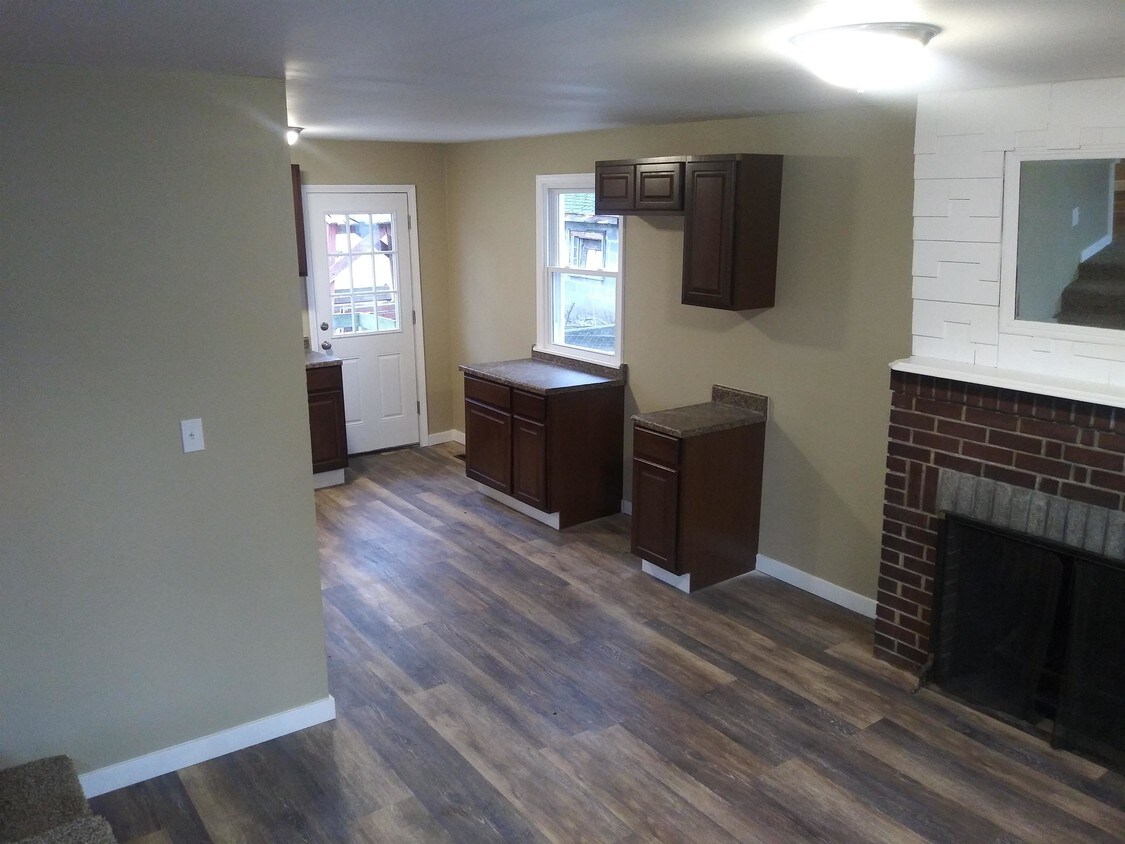 Primary Photo - 13 Chapman Ave