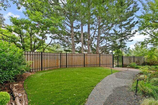 Building Photo - 6bd/3.25ba Seattle House