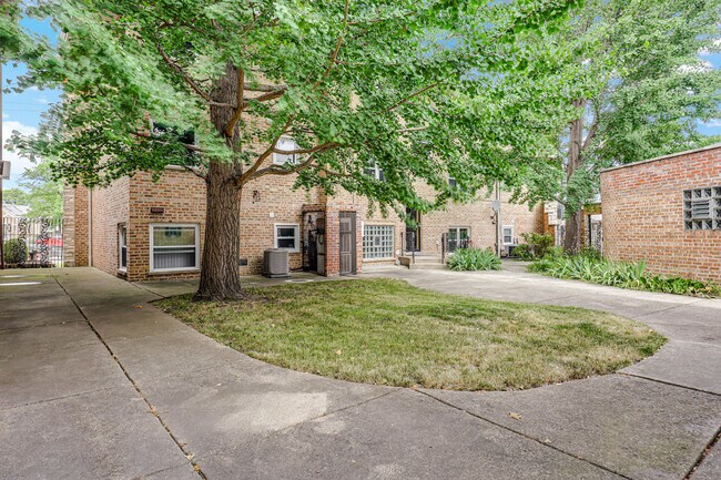 Building Photo - 7101 W Foster Pl