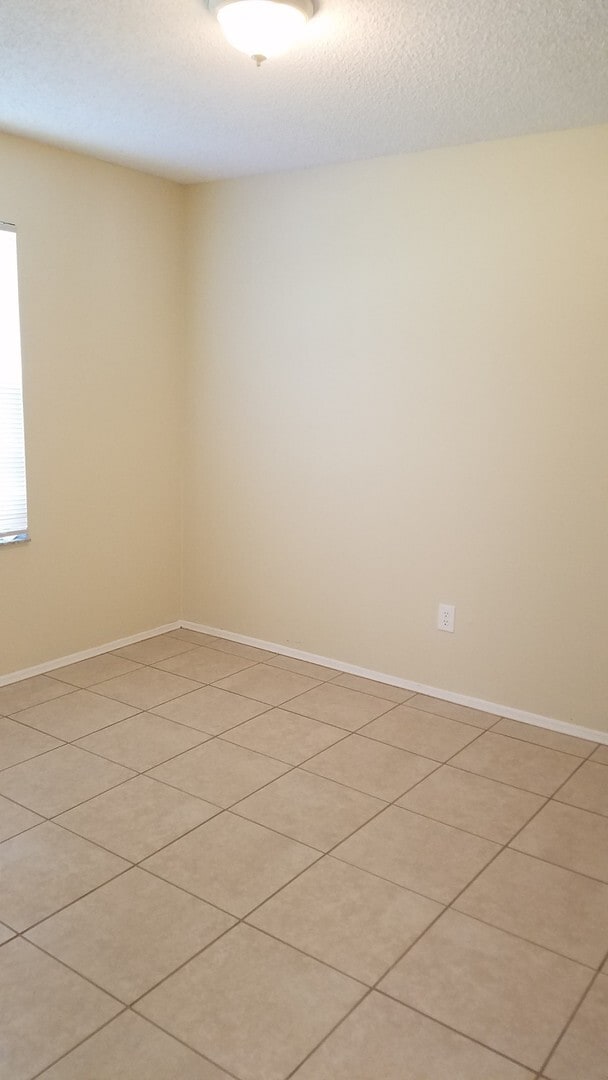 Foto del edificio - Nice 3 Bedroom 2 Bath home with Large Yard  Close to Jupiter Elementary