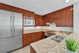 1 W Exchange St
