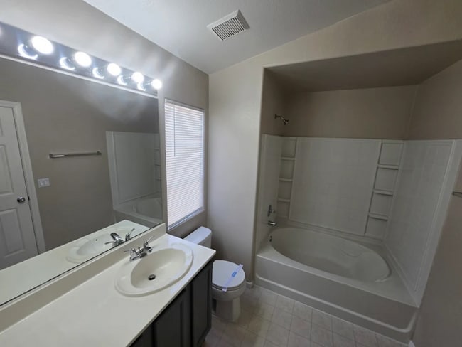 Building Photo - 747 piercey 16B Ct