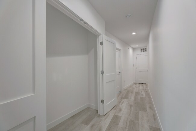 Foto del edificio - 8110 Lincoln Ave