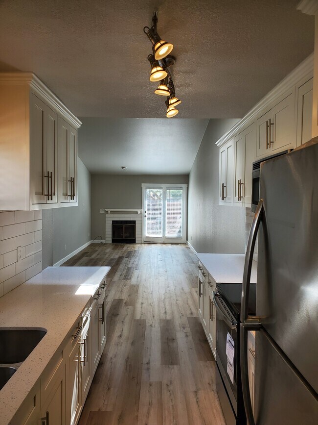 Building Photo - 1423 E Symphony Ct