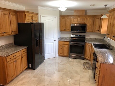 Foto del edificio - NEW! 3 BED, 2 BATH, 2 CAR GARAGE HOUSE!