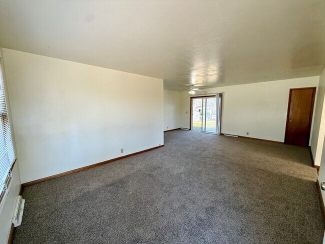 Photo - Quick Move In! 6 Month Lease Special! 3 bedroom, 1.5 Bath Home with attached garage in Loveland, CO