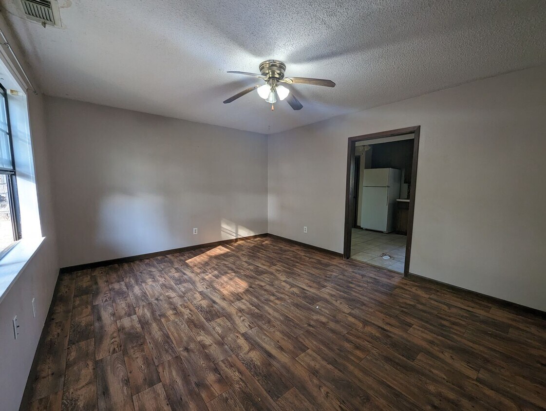 Foto principal - Charming 2-Bedroom Townhouse in Prime Loca...