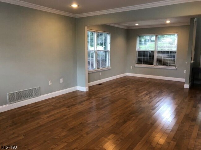 Building Photo - 263 Thistle Ln