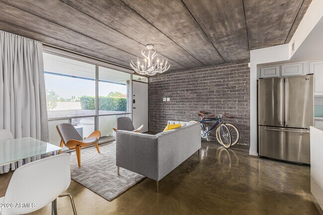 Foto del edificio - 7601 E 2nd St