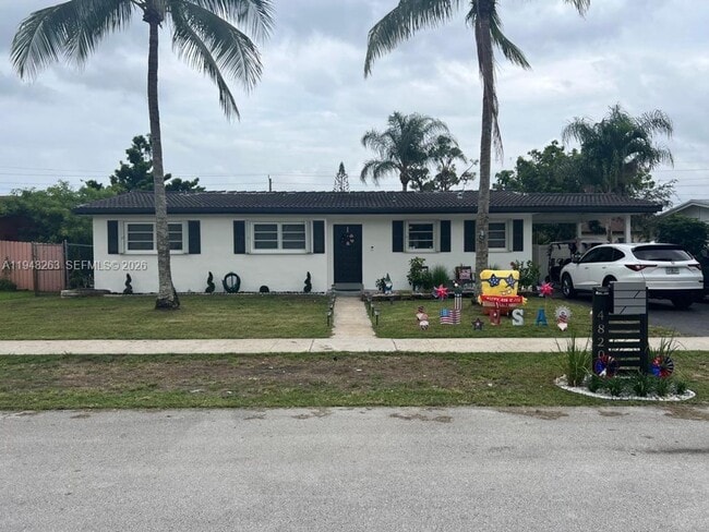 Foto del edificio - 4820 SW 11th Ct