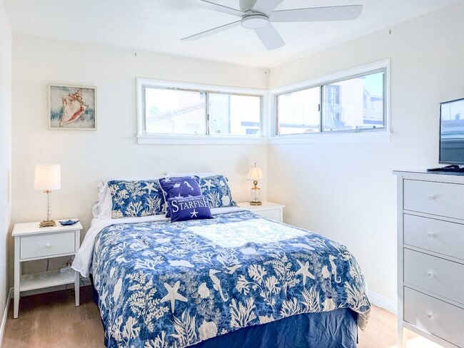 Building Photo - 1015 Bath Ln