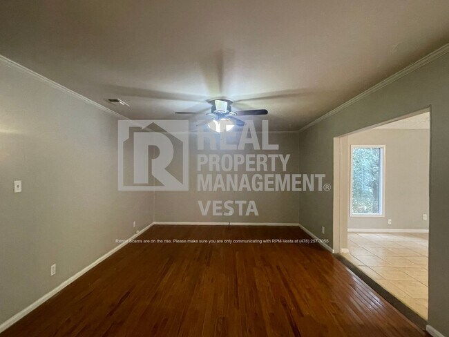 Building Photo - Recently Updated 4 Bedroom Home in Macon