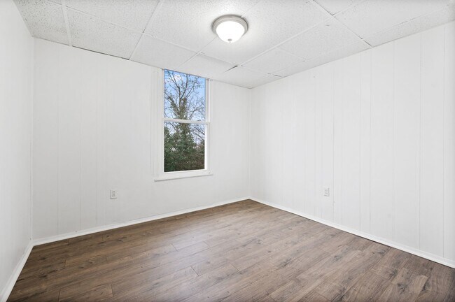 Foto del edificio - Spacious 3 Bed, 1 Bath Apartment in Garfie...