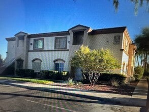 Building Photo - 3400 Cabana Dr