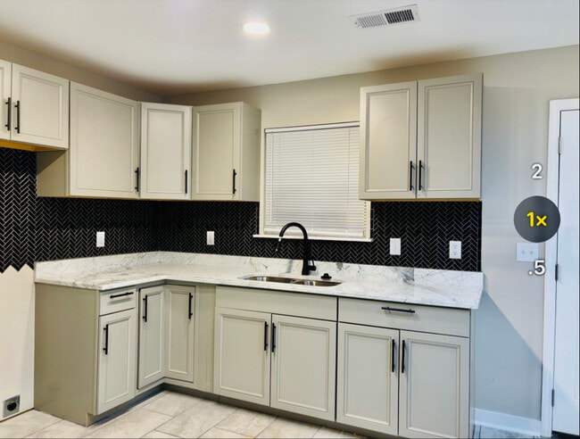 Photo - 830 David St House