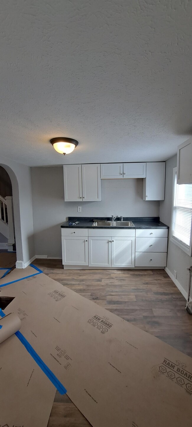 Building Photo - 1849 Westview Dr