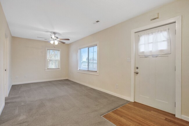 Building Photo - Great townhome near downtown Spokane