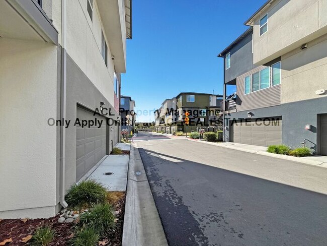 Building Photo - 157 Cue Way