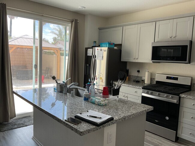 Building Photo - 3 Bedroom 2.5 Bathroom Home in Riverside