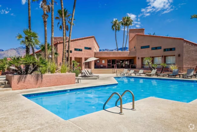 Building Photo - 5051 N Sabino Canyon Rd