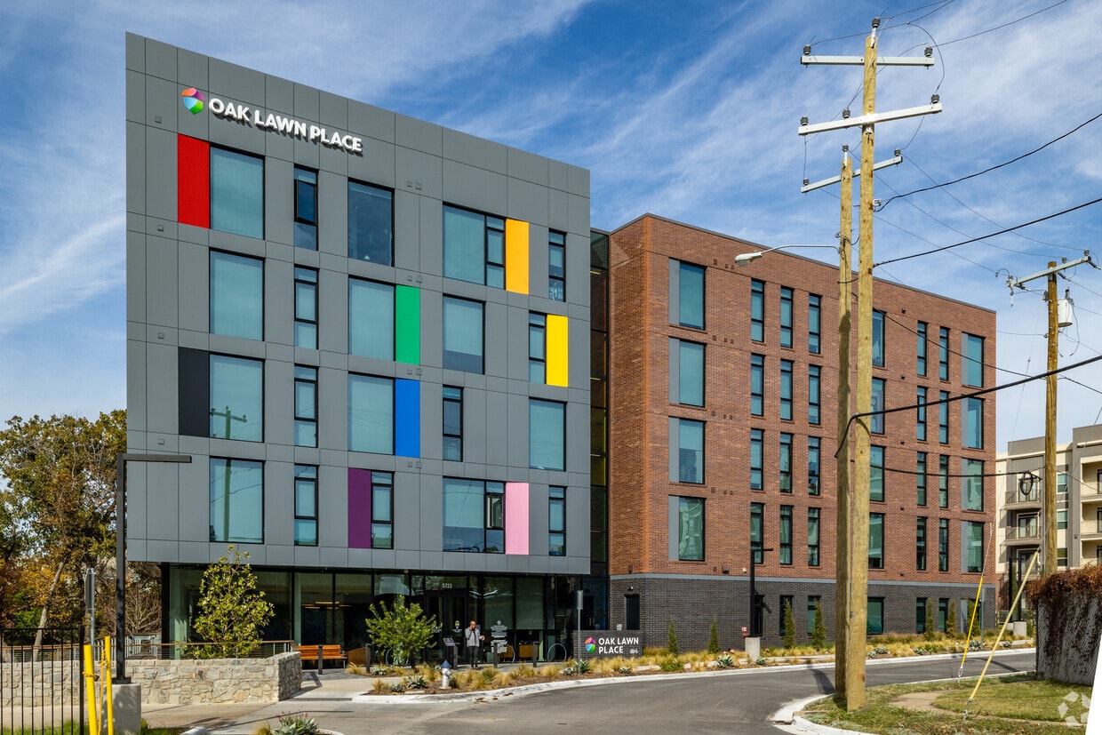 Building Photo - Oak Lawn Place