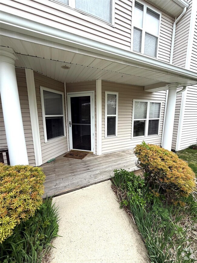 Building Photo - 3001 Willow Pond Dr