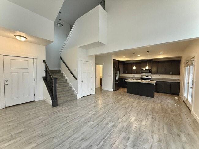 Foto del edificio - Beautiful SLC Town Home Available Now
