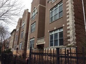 Building Photo - 4237 N Kenmore Ave