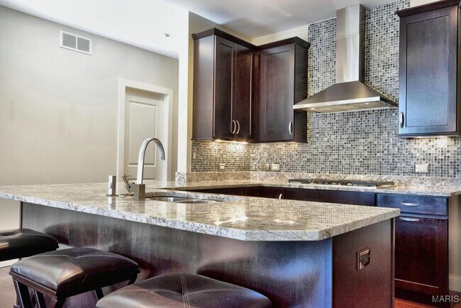 Foto del edificio - 6451 Clayton Rd