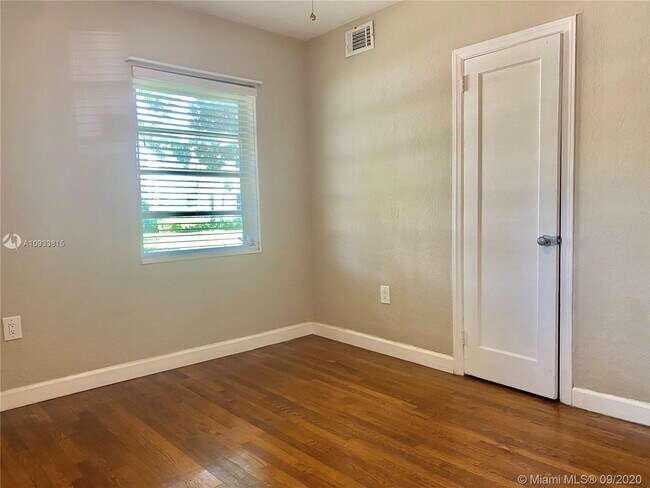 Foto del edificio - 5531 SW 78th St