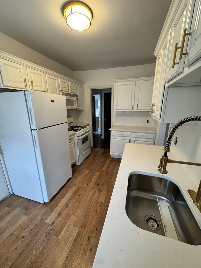 Foto del edificio - 4017 DuPont Ave S