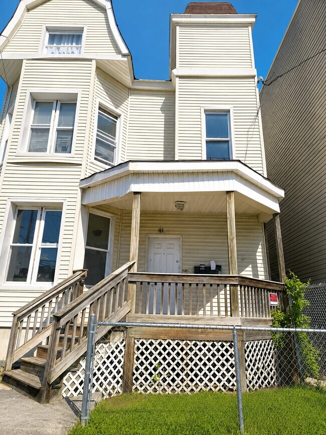 Building Photo - 81 Auburn St