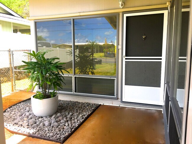 Building Photo - Kaneohe-Convenient, Centrally Located, Ren...