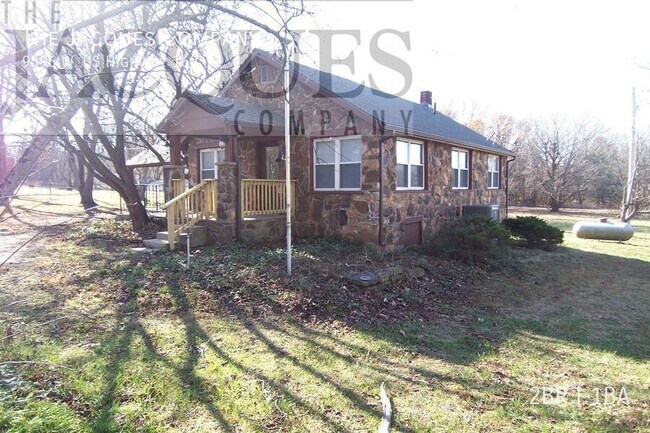 Building Photo - Very Clean Remodeled 2 bedroom 1 Bath in C...