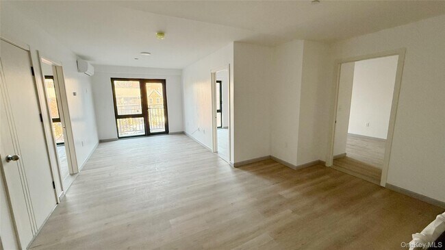 Foto del edificio - 70-40 45th Ave