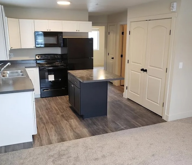 Kitchen - 310 Ella Ln