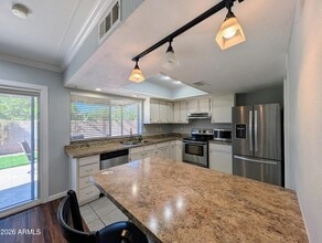 Building Photo - 10044 N 39th Ln