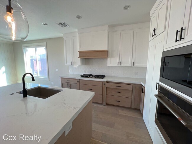 Foto del edificio - 4 br, 3 bath House - 449 E 4235 S