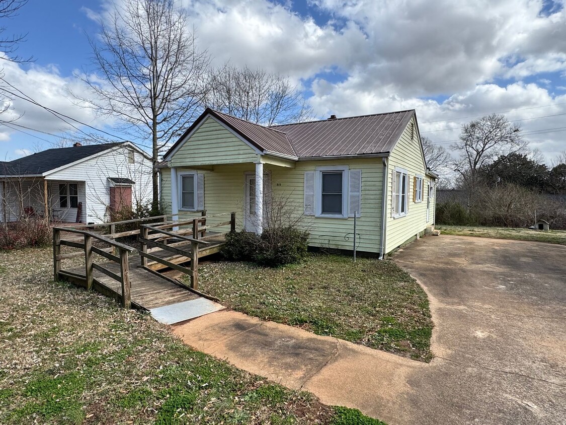 Primary Photo - 2/1 in Shelby, NC (Interior Painting, Deep...